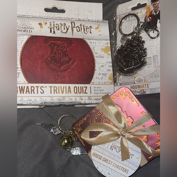 Hogwarts Gift Bundle Can you find the snitch? - Picture 3 of 8
